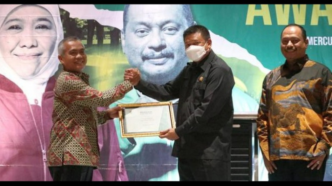 Kota Malang Terima Penghargaan KONI Jatim Award 2022