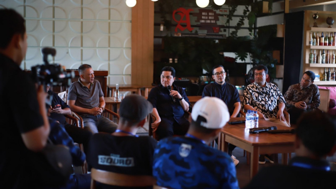 Ketua PSSI Erick Thohir bertemu Aremania dan Iwan Budianto