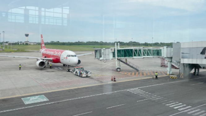 Aktivitas penerbangan di Bandara Kualanamu. (B.S.Putra/VIVA)