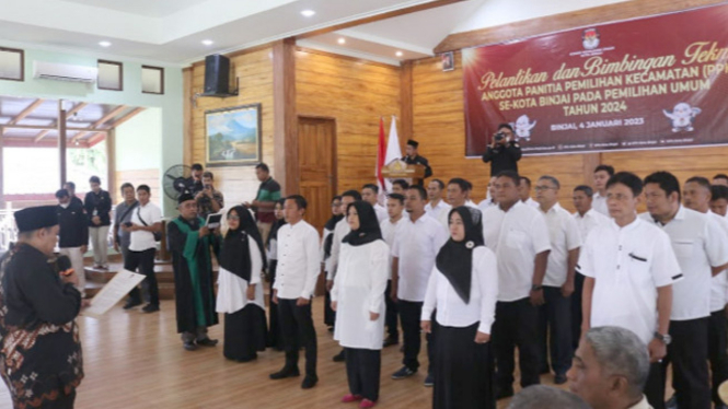 Ketua KPU Kota Binjai Zulfan Efendi lantik 25 anggota PPK.