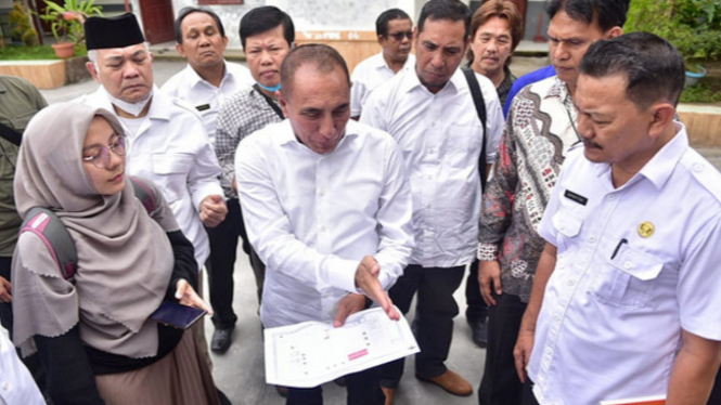 Gubernur Sumut Edy Rahmayadi periksa kondisi sekolah.