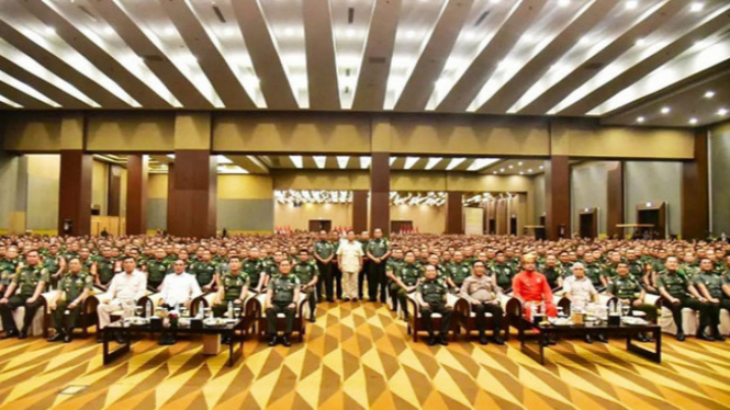 Menhan Prabowo Subianto bersama 2.000 anggota Babinsa Kodam I/BB.