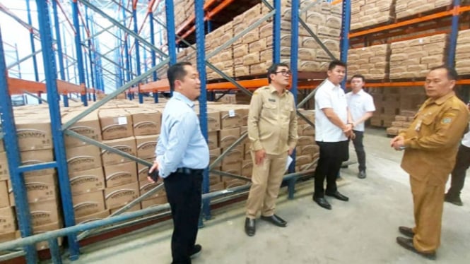 Tim Satgas Pangan Sumut temukan 75 ton Minyakita diduga ditimbun.