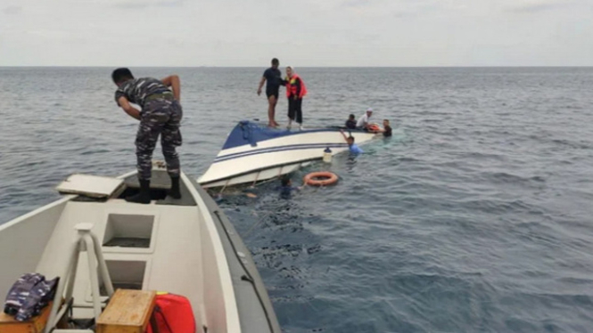 Prajurit TNI AL selamatkan rombongan Bupati Morowali yang tenggelam.