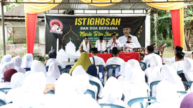 Relawan Usbat Ganjar gelar pelatihan salat tarawih.