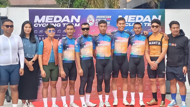 Atlet Medan Cycling Team tampil di Tour de Aceh 2023.