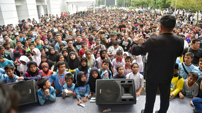 Gubernur Sumut, Edy Rahmayadi dihadapan ribuan atlet atletik.