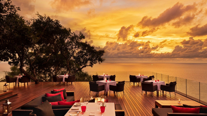 Bar Terbaik di Phuket Dengan Sunset yang Menawan