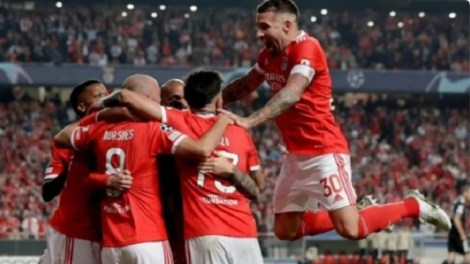 Pemain Benfica Merayakan Kemenangan