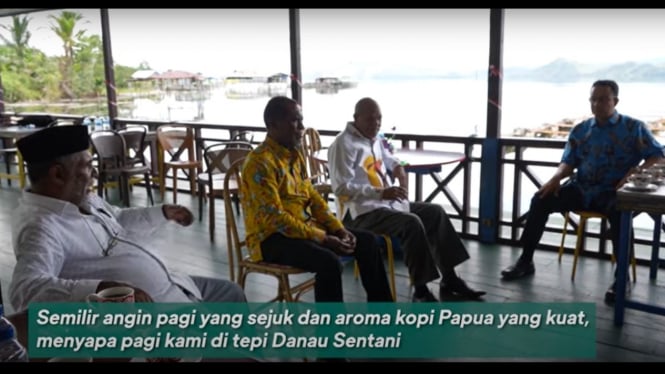 Anies Baswedan Berbincang Santai di Tepi Danau Sentani Papua