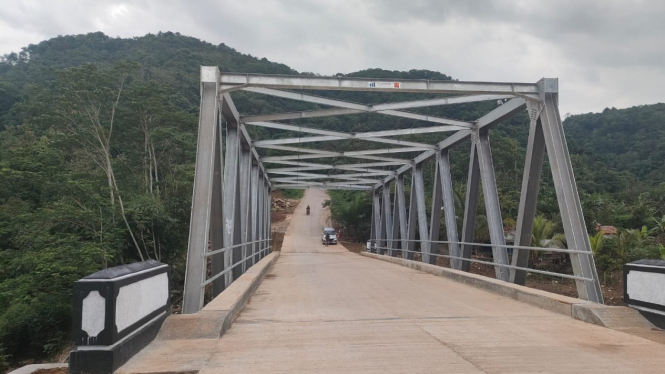 Jembatan Cibayongbong Penghubung Maniis dengan Sukasari Purwakarta