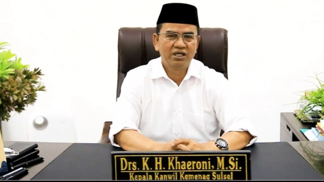 Drs. KH Khaeroni, M.Si