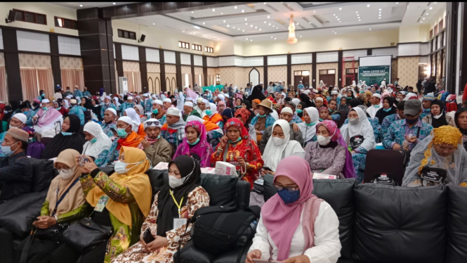 Jemaah Haji di Asrama Haji Sudiang Makassar