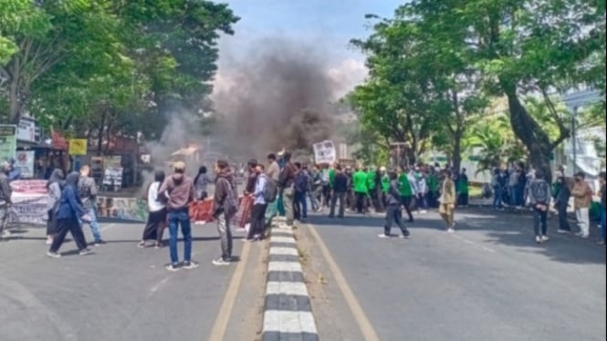 Demo Kenaikan BBM di Makassar