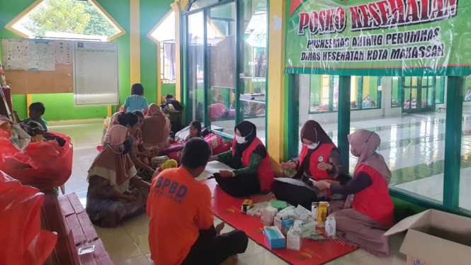 Posko Kesehatan untuk korban banjir Makassar